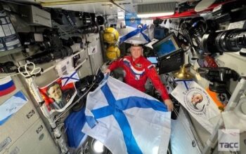 Космонавт Олег Артемьев поздравил моряков с Днем ВМФ с борта МКС