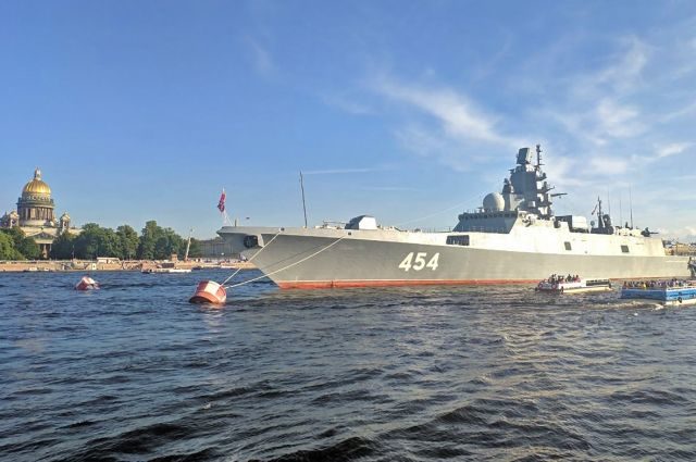 Шойгу: российский флот успешно решает задачи по защите страны