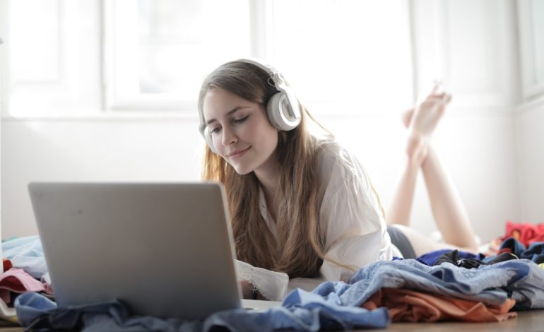 Преимущества прослушивания музыки в онлайне