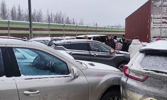 В массовой аварии на М-11 под Великим Новгородом погибли четыре человека